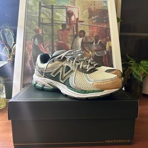 Aime Leon Dore New Balance 860V2 - Green. Size 9.5